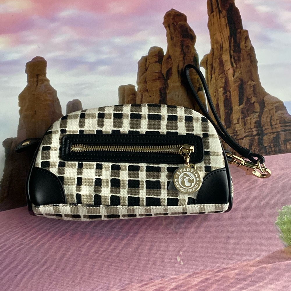 NWOT Spartina 449 Checkered Wristlet Linen Leather
Daufuskie Island.
